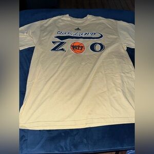 Pittsburgh Panthers Basketball Oakland Zoo Short Sleeve Shirt Large L